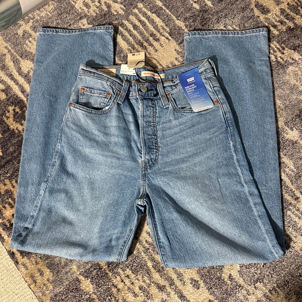 NWT Levi’s Ribcage Straight Ankle 27x31